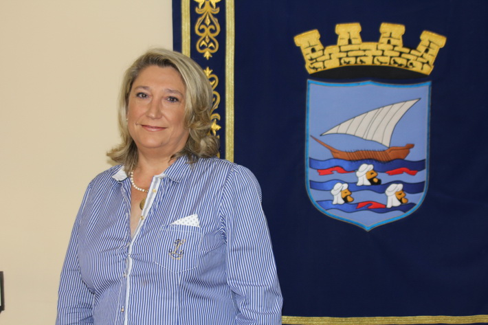 La alcaldesa de Almuñécar anuncia que ofrecerá el municipio como tierra de asilo para refugiados sirios. 